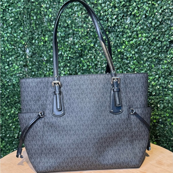 Michael Kors Voyager East West EW Logo Signature Tote Dark Silver Bag Handbag - Picture 3 of 12